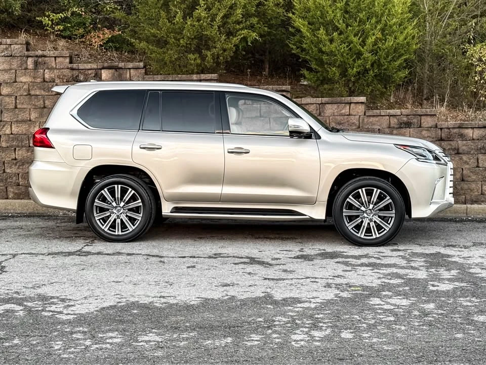 2017 Lexus LX 4th Gen - Image 19 of 20