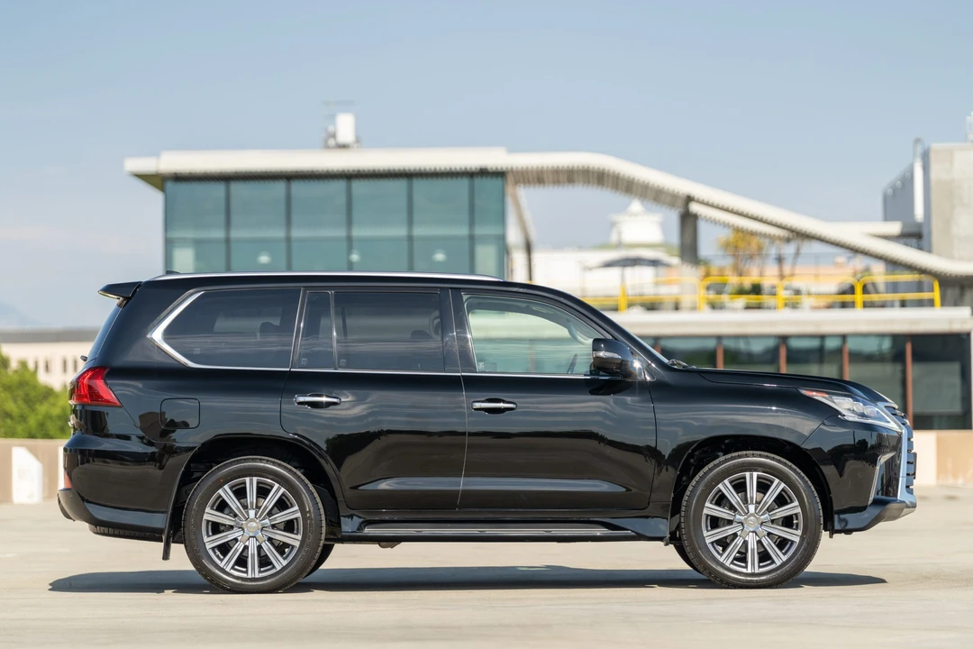 2017 Lexus LX 4th Gen - Image 5 of 31