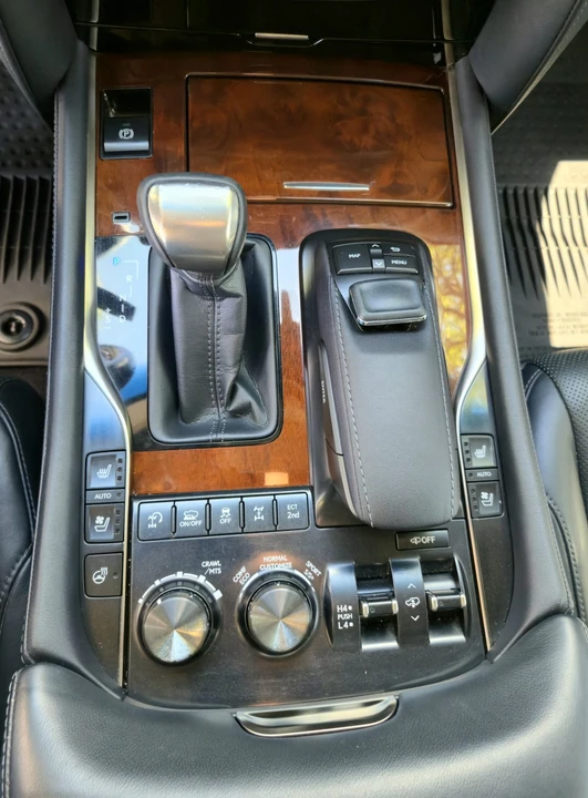 2017 Lexus LX 3rd Gen - Image 25 of 31