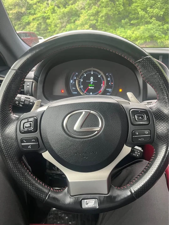 2017 Lexus RC - Image 7 of 8