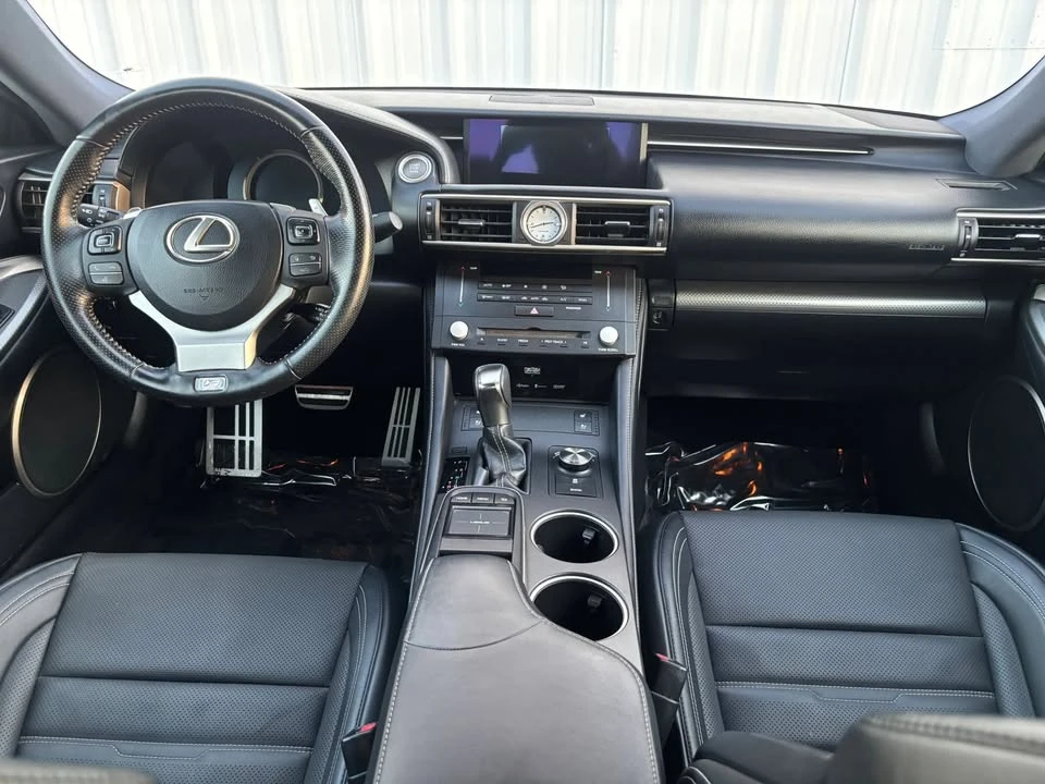 2017 Lexus RC - Image 19 of 20