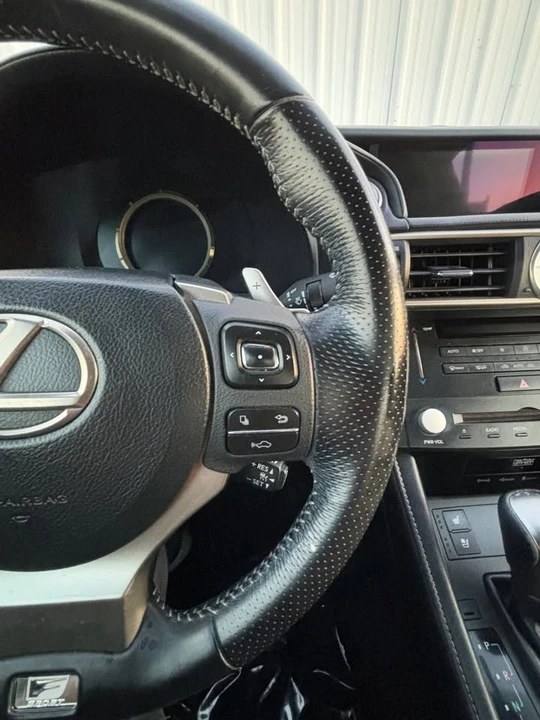 2017 Lexus RC - Image 15 of 20