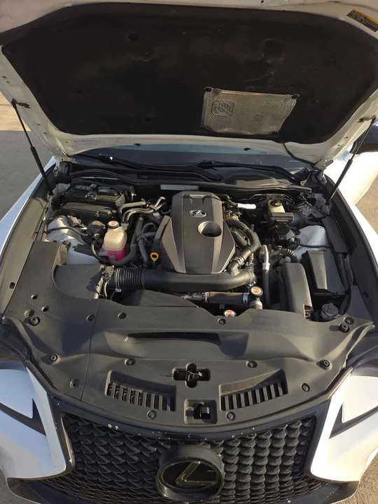 2017 Lexus RC - Image 9 of 10