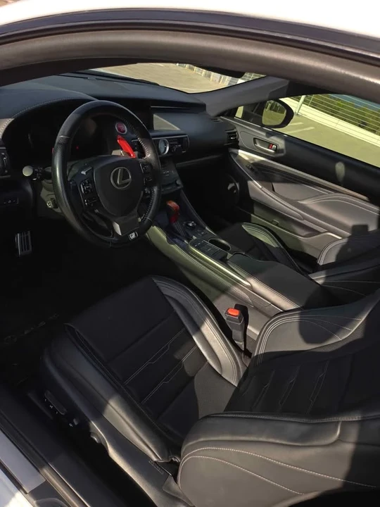 2017 Lexus RC - Image 8 of 10