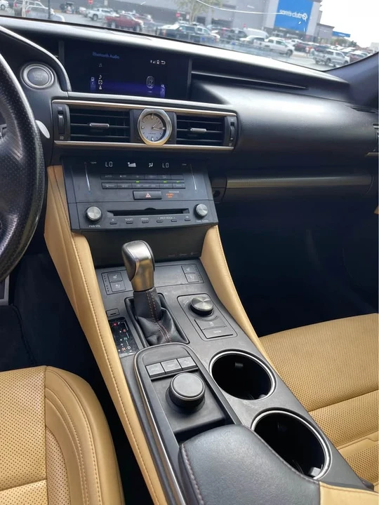 2017 Lexus RC - Image 10 of 20