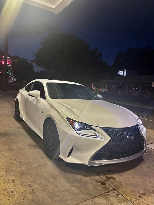 2017 Lexus RC - Image 4 of 5