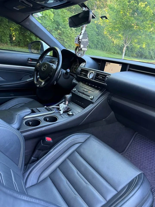 2017 Lexus RC - Image 10 of 15