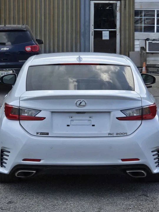 2017 Lexus RC - Image 5 of 20