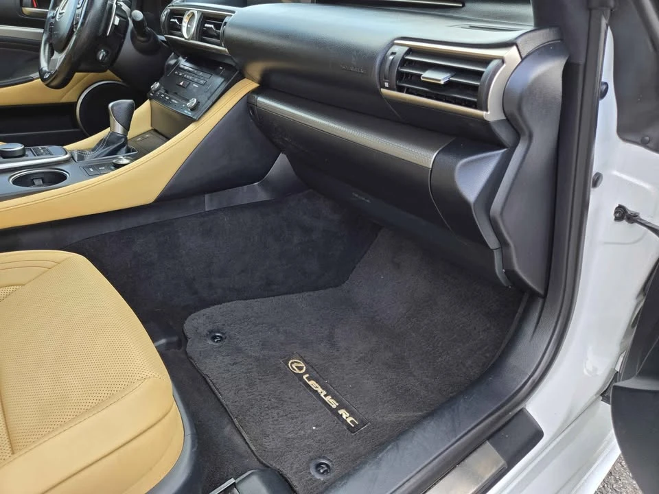 2017 Lexus RC - Image 19 of 20