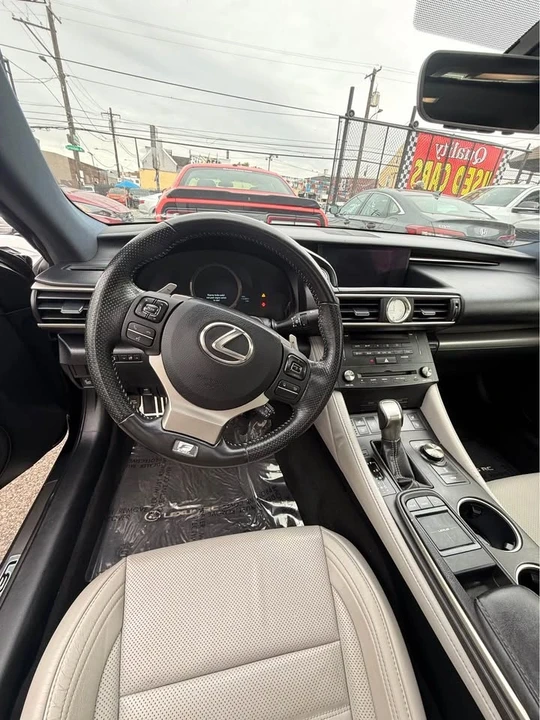 2017 Lexus RC - Image 5 of 11
