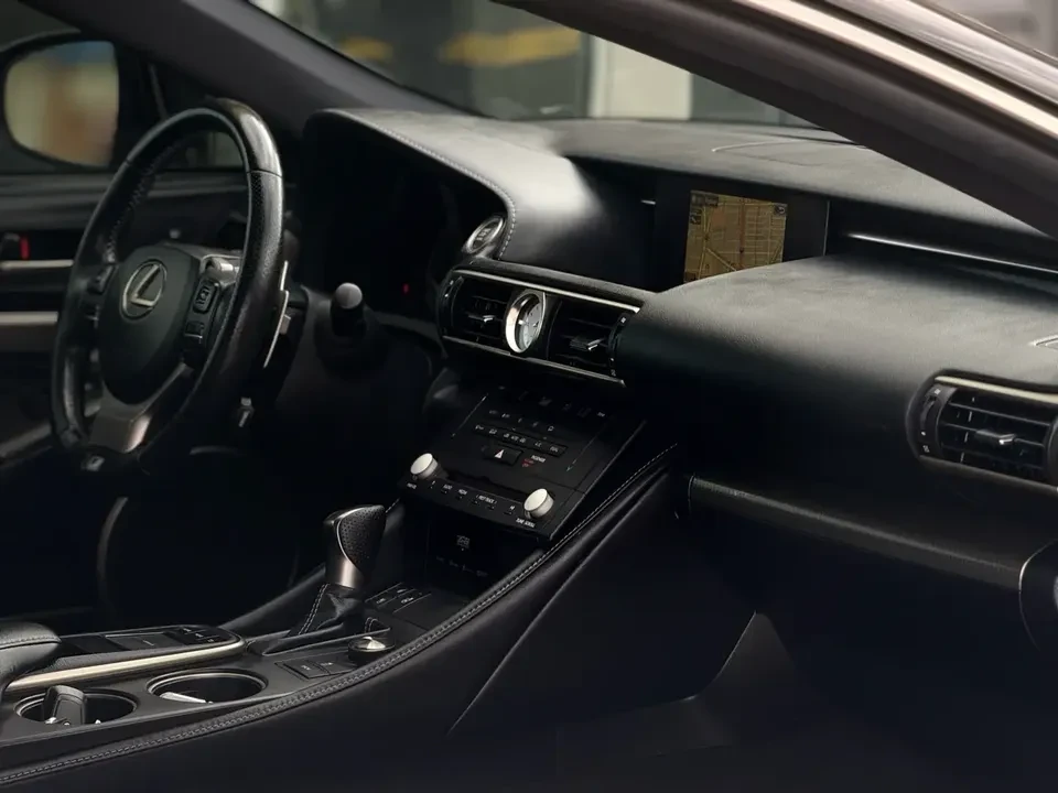 2017 Lexus RC - Image 7 of 9