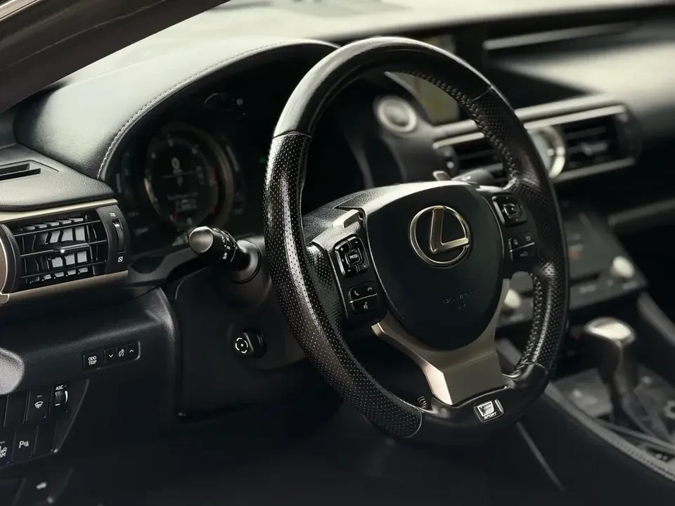 2017 Lexus RC - Image 5 of 9