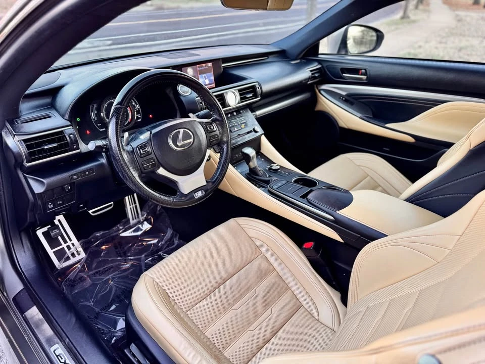 2017 Lexus RC - Image 17 of 20