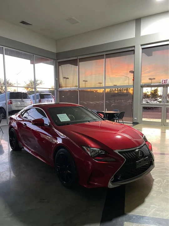 2017 Lexus RC - Image 9 of 10