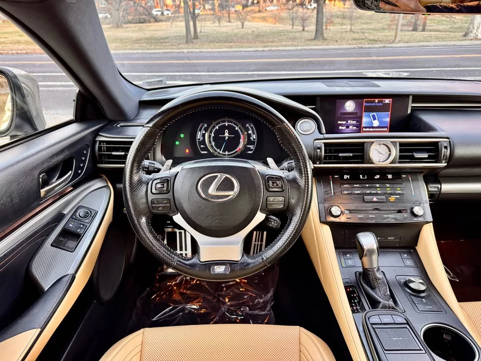 2017 Lexus RC - Image 15 of 20