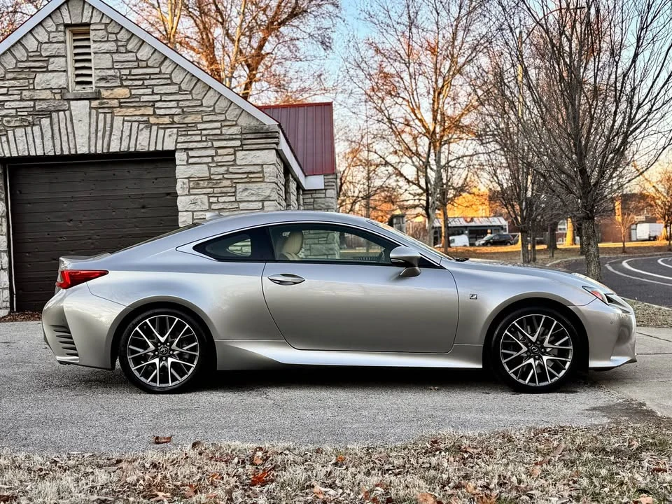 2017 Lexus RC - Image 8 of 20
