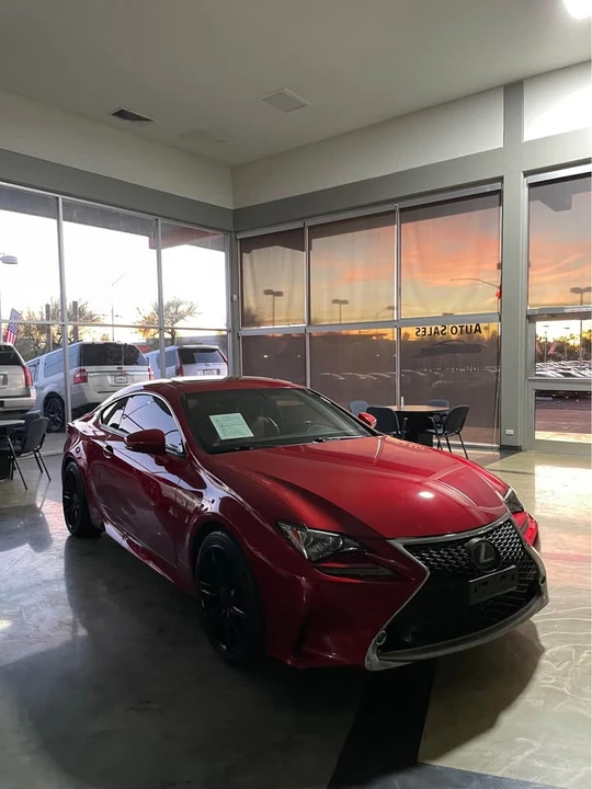 2017 Lexus RC - Image 8 of 10