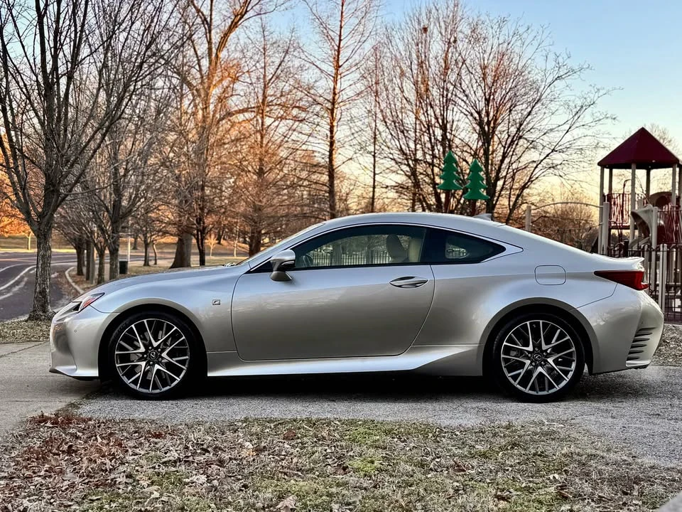 2017 Lexus RC - Image 2 of 20