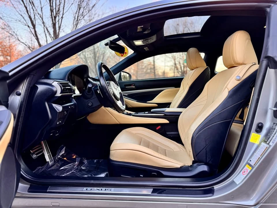 2017 Lexus RC - Image 18 of 20