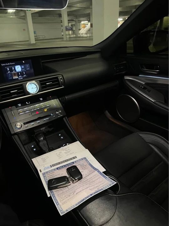 2017 Lexus RC - Image 16 of 20