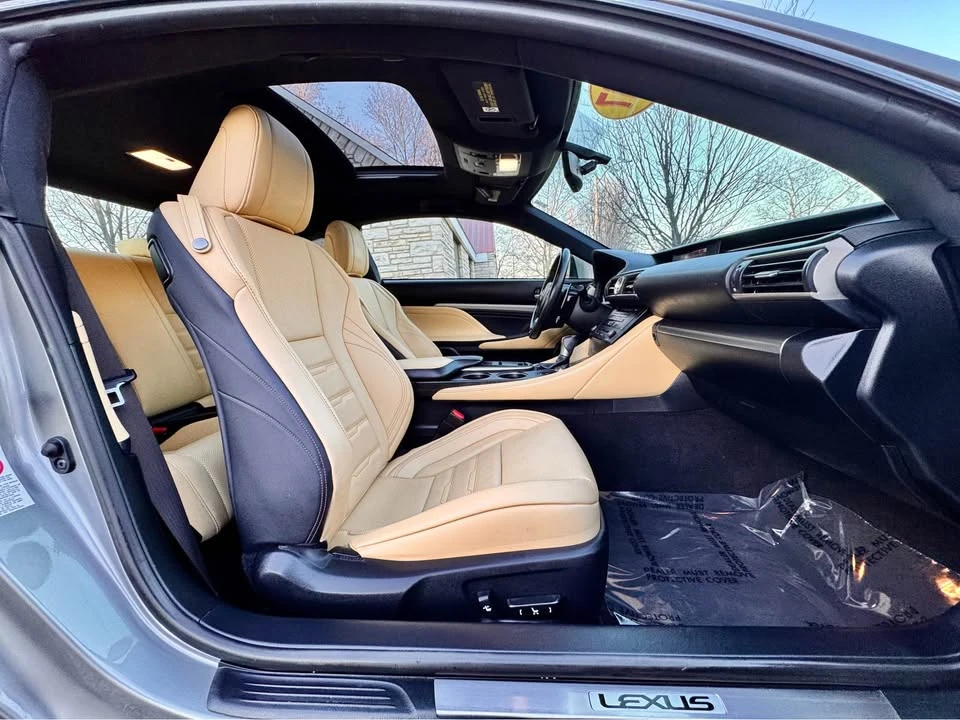 2017 Lexus RC - Image 16 of 20