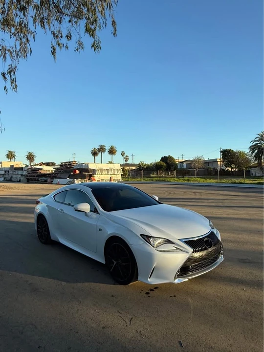 2017 Lexus RC - Image 7 of 11