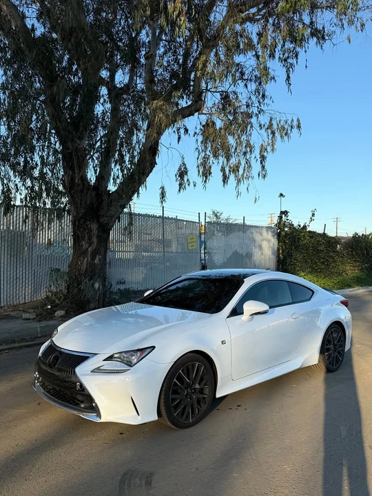 2017 Lexus RC - Image 9 of 11