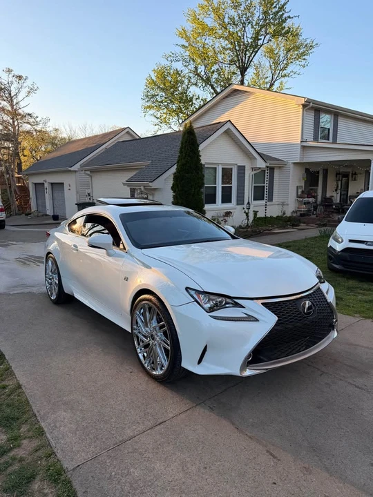 2017 Lexus RC - Image 16 of 17