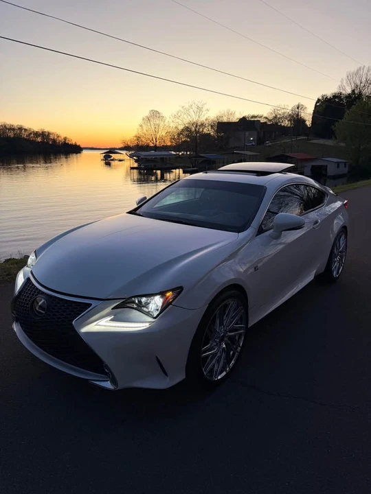 2017 Lexus RC - Image 8 of 17