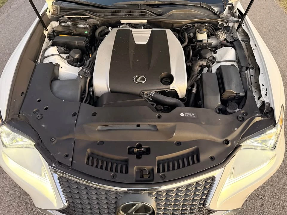 2017 Lexus RC - Image 10 of 17