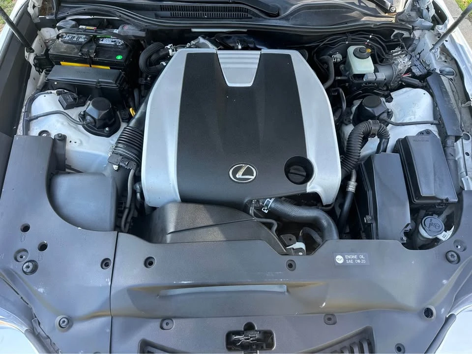 2017 Lexus RC - Image 10 of 16