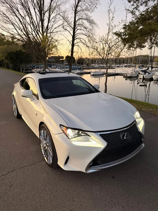 2017 Lexus RC - Image 9 of 17