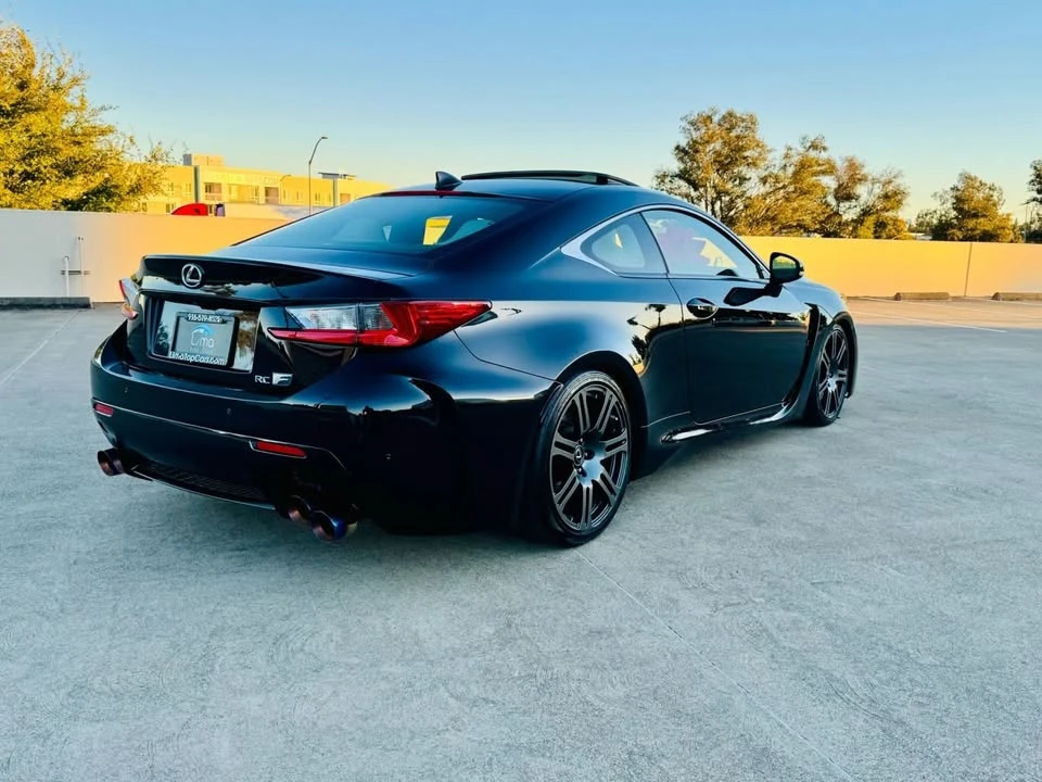 2017 Lexus RC F - Image 9 of 19
