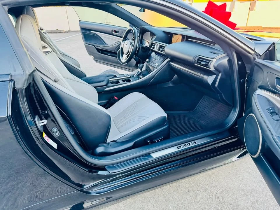 2017 Lexus RC F - Image 17 of 19