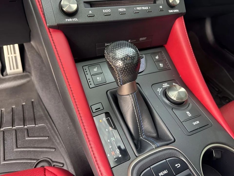 2017 Lexus RC F - Image 16 of 21