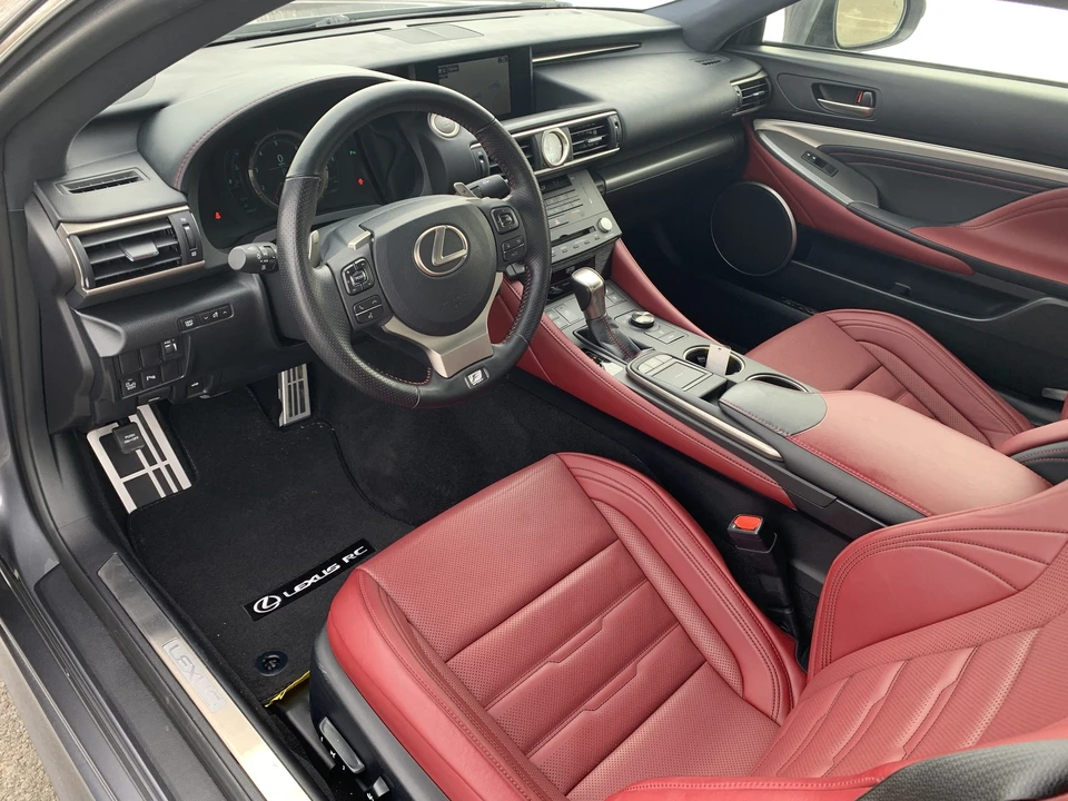 2017 Lexus RC F - Image 11 of 21