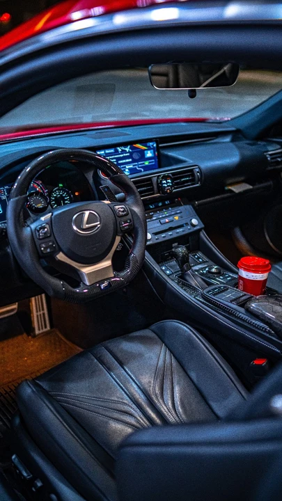 2017 Lexus RC F - Image 19 of 23
