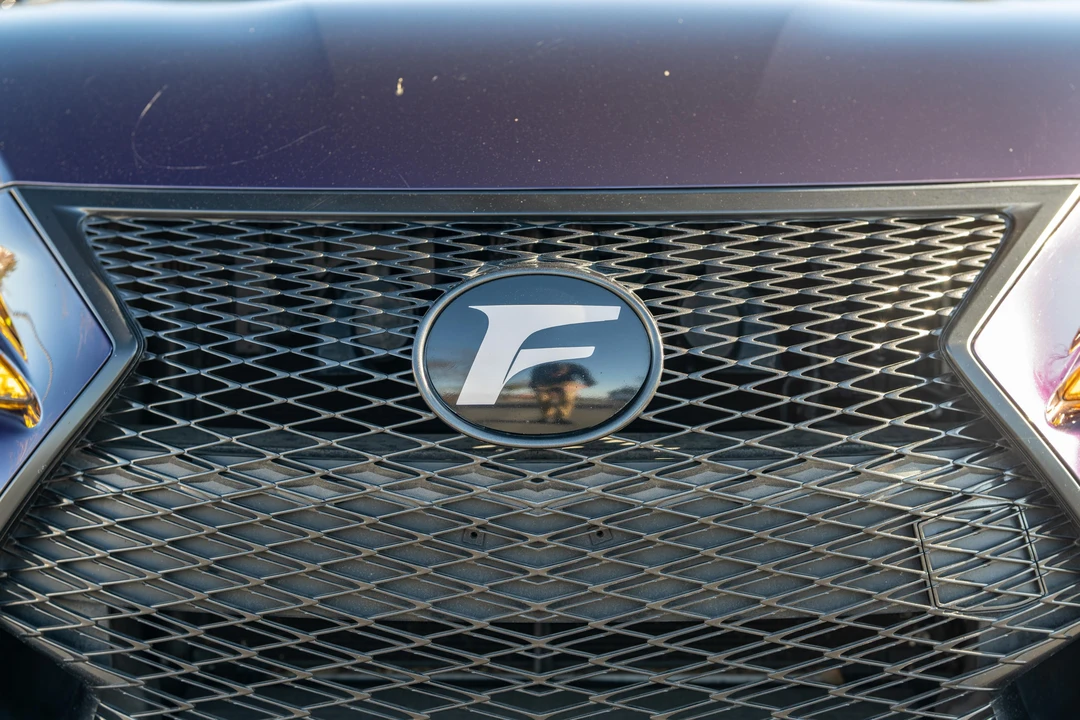 2017 Lexus RC F - Image 13 of 30
