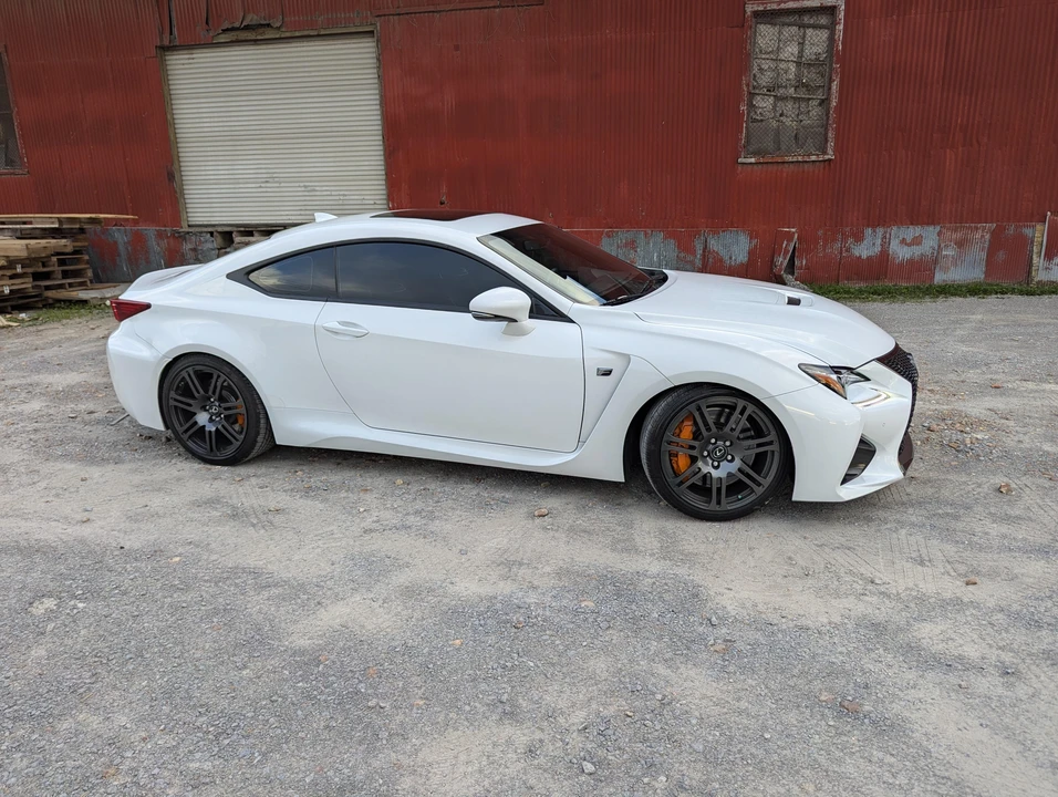 2017 Lexus RC F - Image 28 of 31