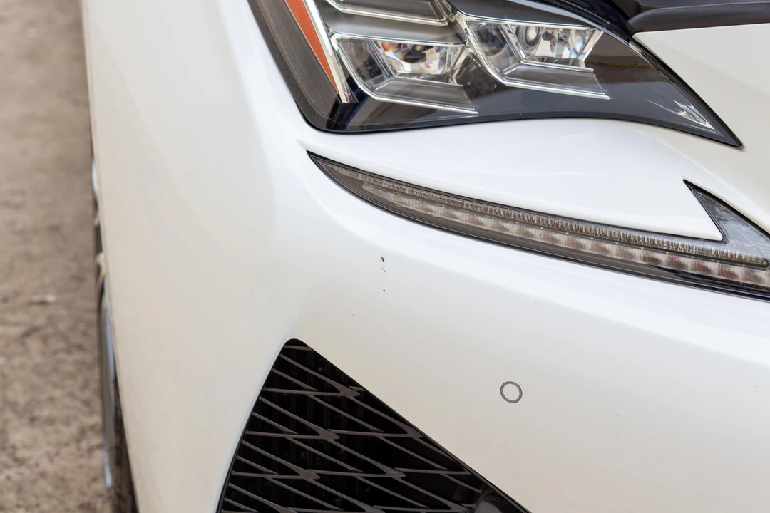 2017 Lexus RC F - Image 18 of 31