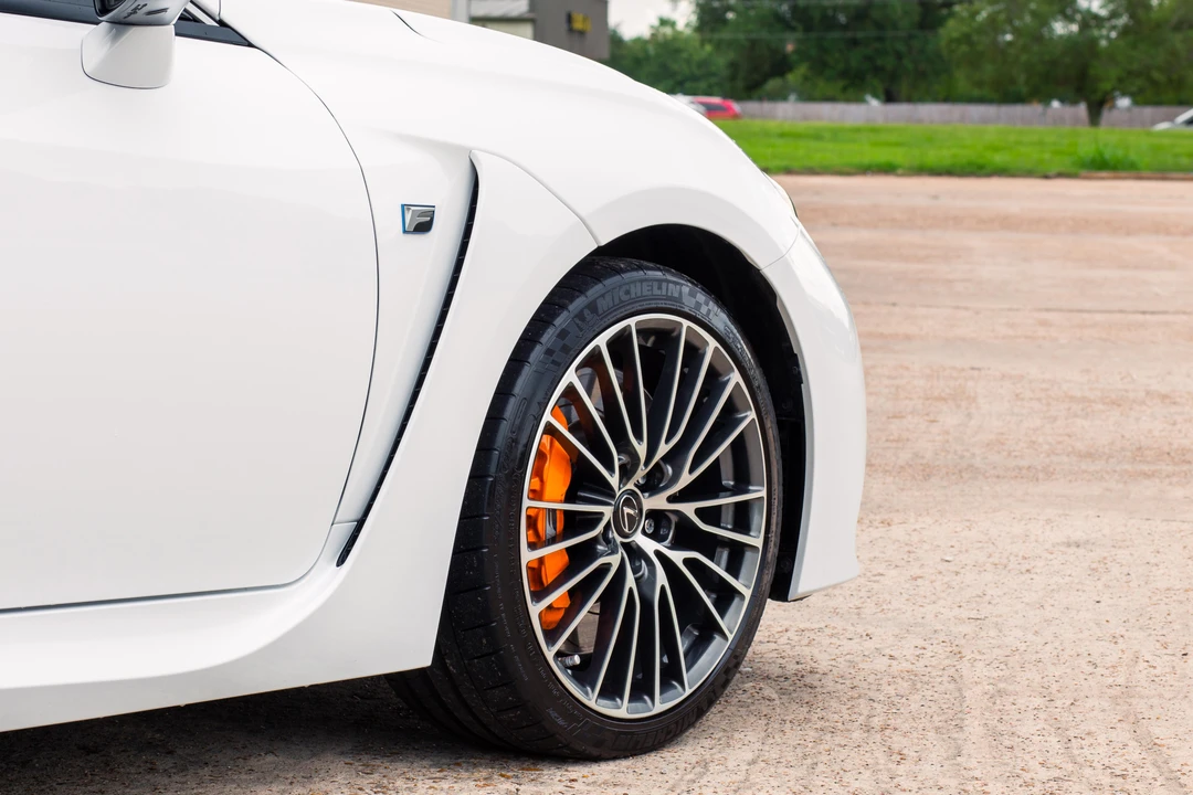 2017 Lexus RC F - Image 17 of 31
