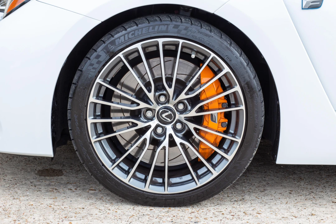 2017 Lexus RC F - Image 19 of 31