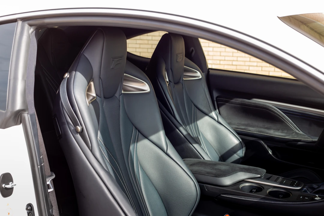 2017 Lexus RC F - Image 24 of 31