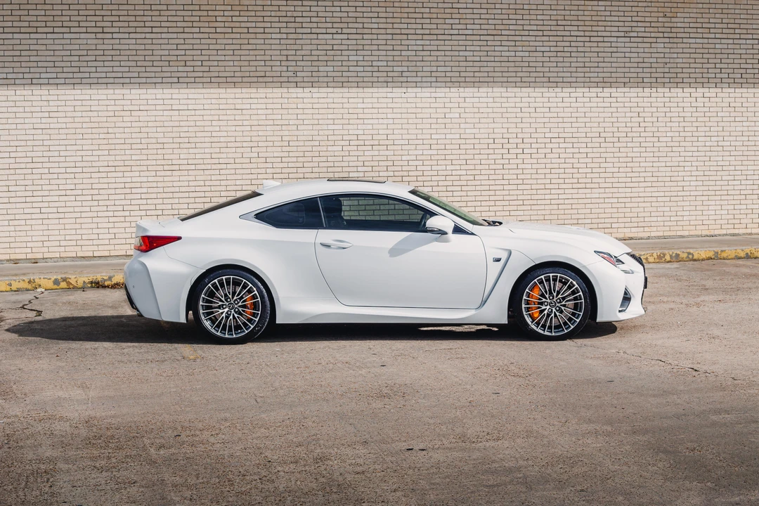 2017 Lexus RC F - Image 8 of 31