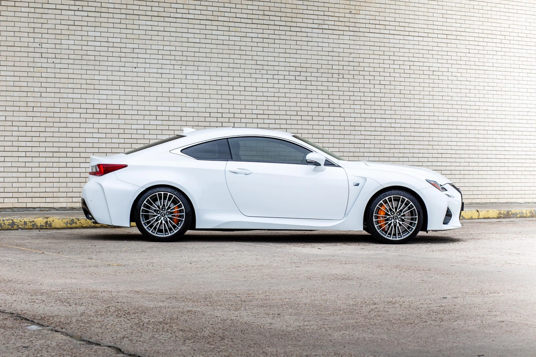 2017 Lexus RC F - Image 9 of 31