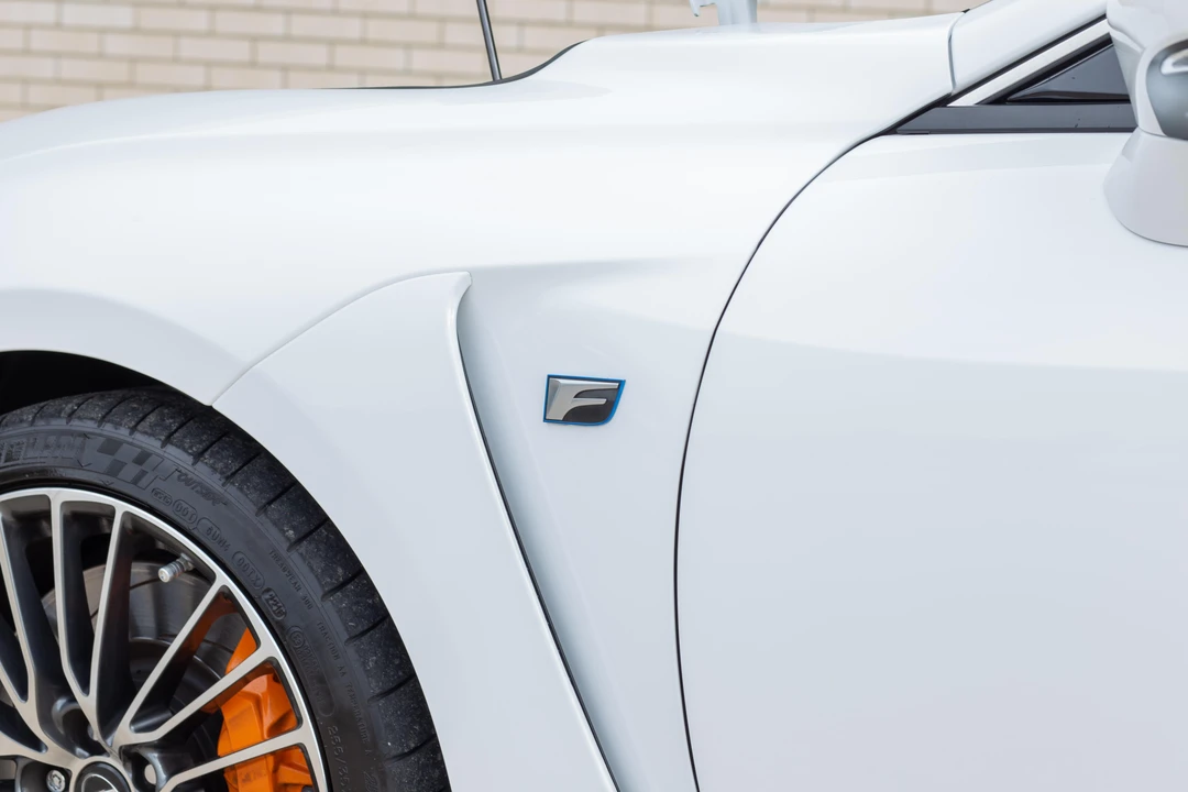 2017 Lexus RC F - Image 11 of 31
