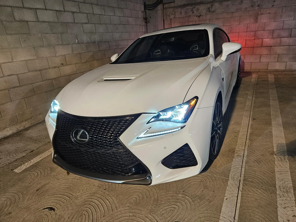 2017 Lexus RC F - Image 27 of 31