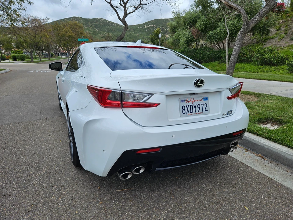 2017 Lexus RC F - Image 15 of 31