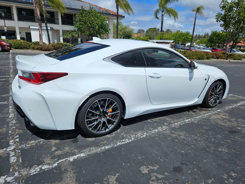 2017 Lexus RC F - Image 19 of 31