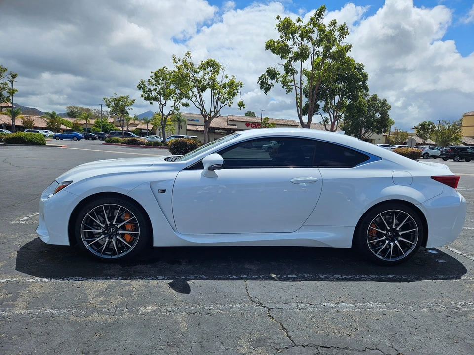 2017 Lexus RC F - Image 11 of 31